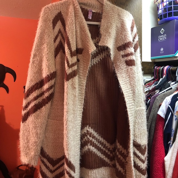 Francesca’s thick cardigan sweater - Picture 2 of 2